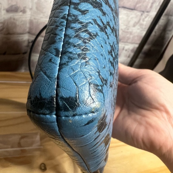 EUC Coach Two Tone Blue Python Embossed Leather Crossbody - Picture 4 of 7